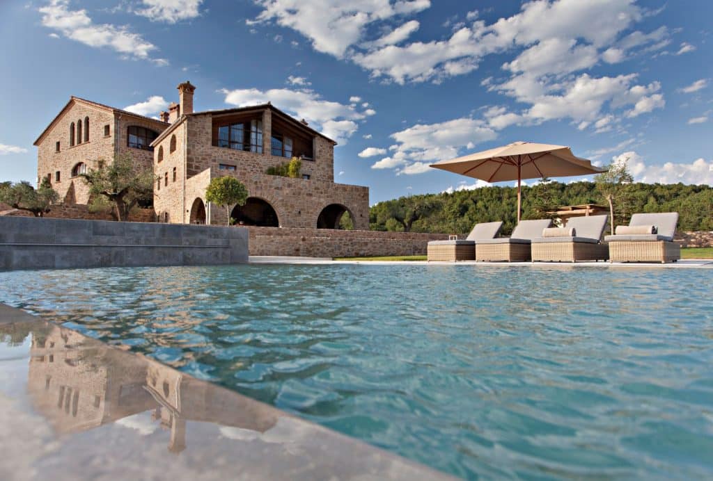 RELAIS & CH TEAUX  LA VELLA FARGA, A LOS PIES DEL PIRINEO CATALÁN